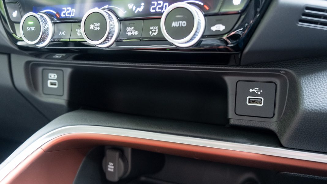 Honda HR-V phone storage