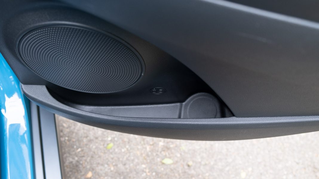 Hyundai Kona Electric facelift front door compartment