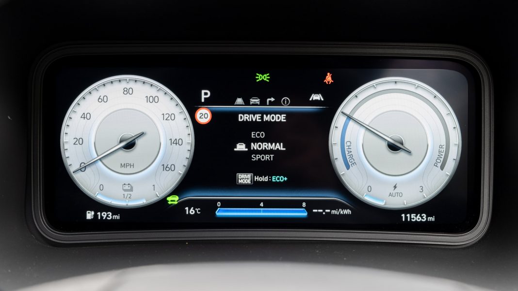 Hyundai Kona Electric facelift instrument cluster Normal