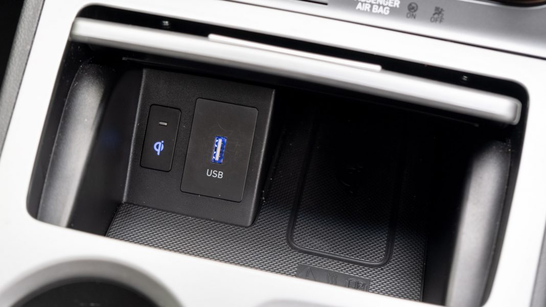 Hyundai Kona Electric facelift phone charger