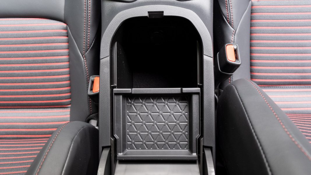 Suzuki Across centre armrest