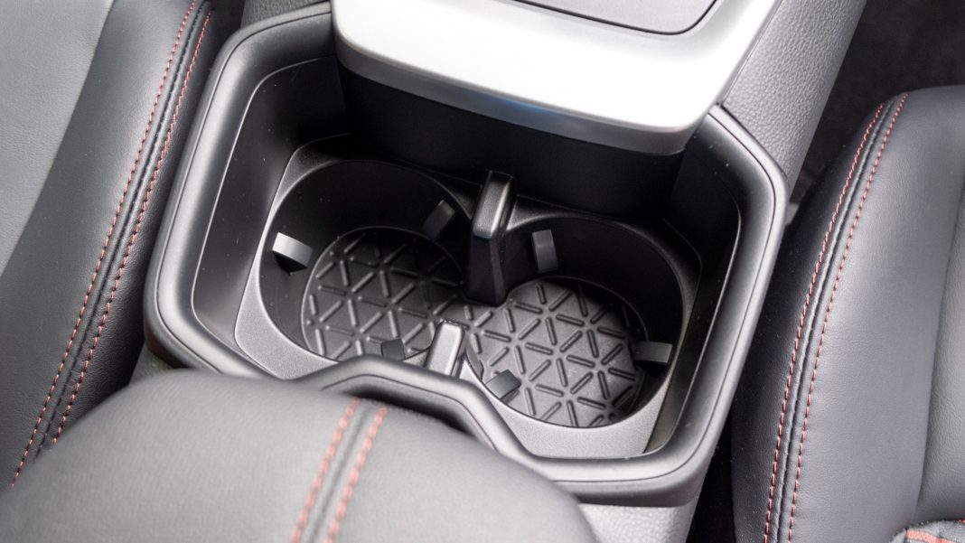 Suzuki Across cupholders