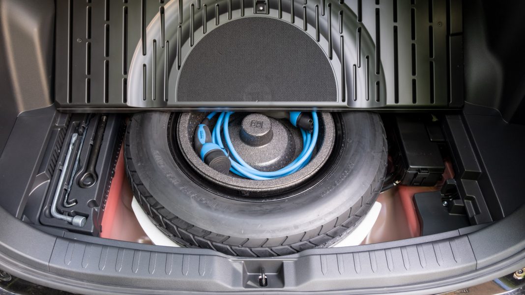 Suzuki Across underfloor