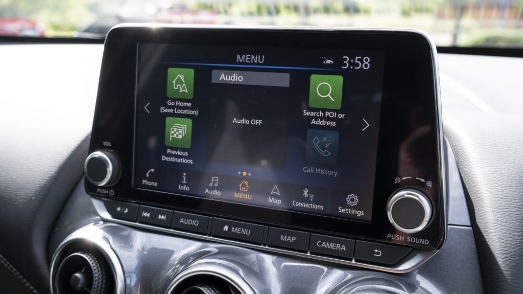 Nissan Juke Hybrid display