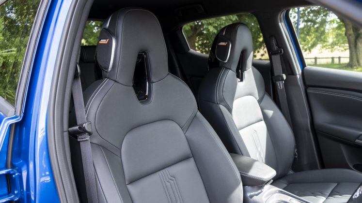 Nissan Juke Hybrid front seats