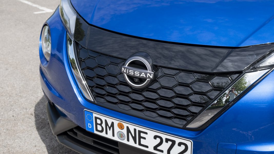 Nissan Juke Hybrid grille