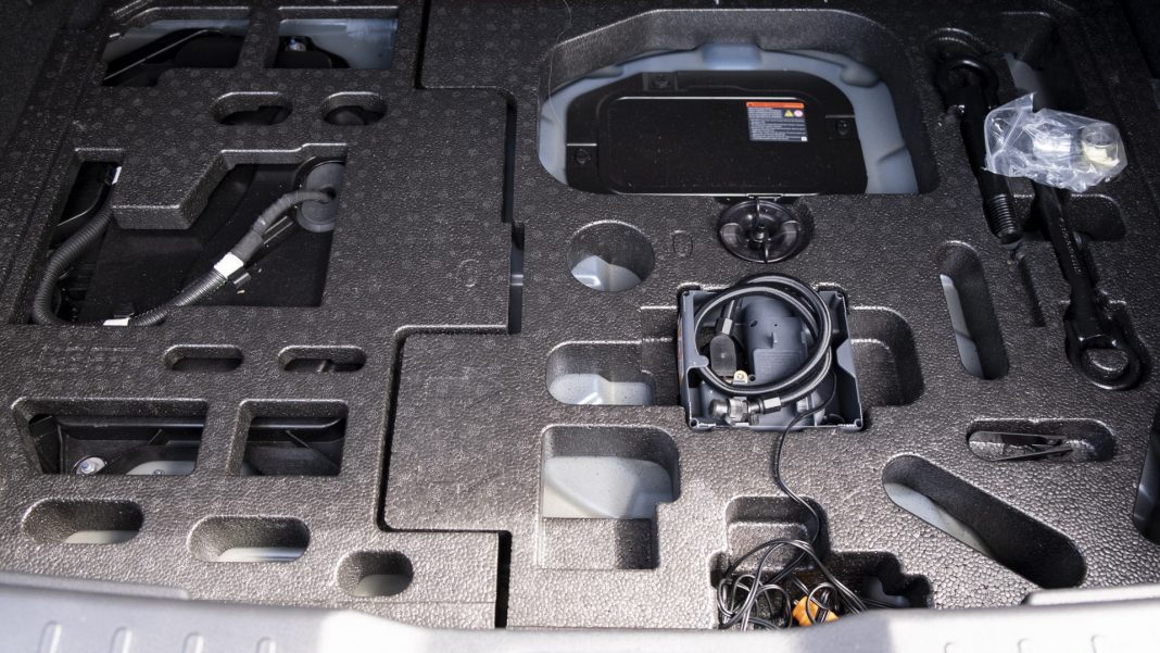 Nissan Juke Hybrid underfloor