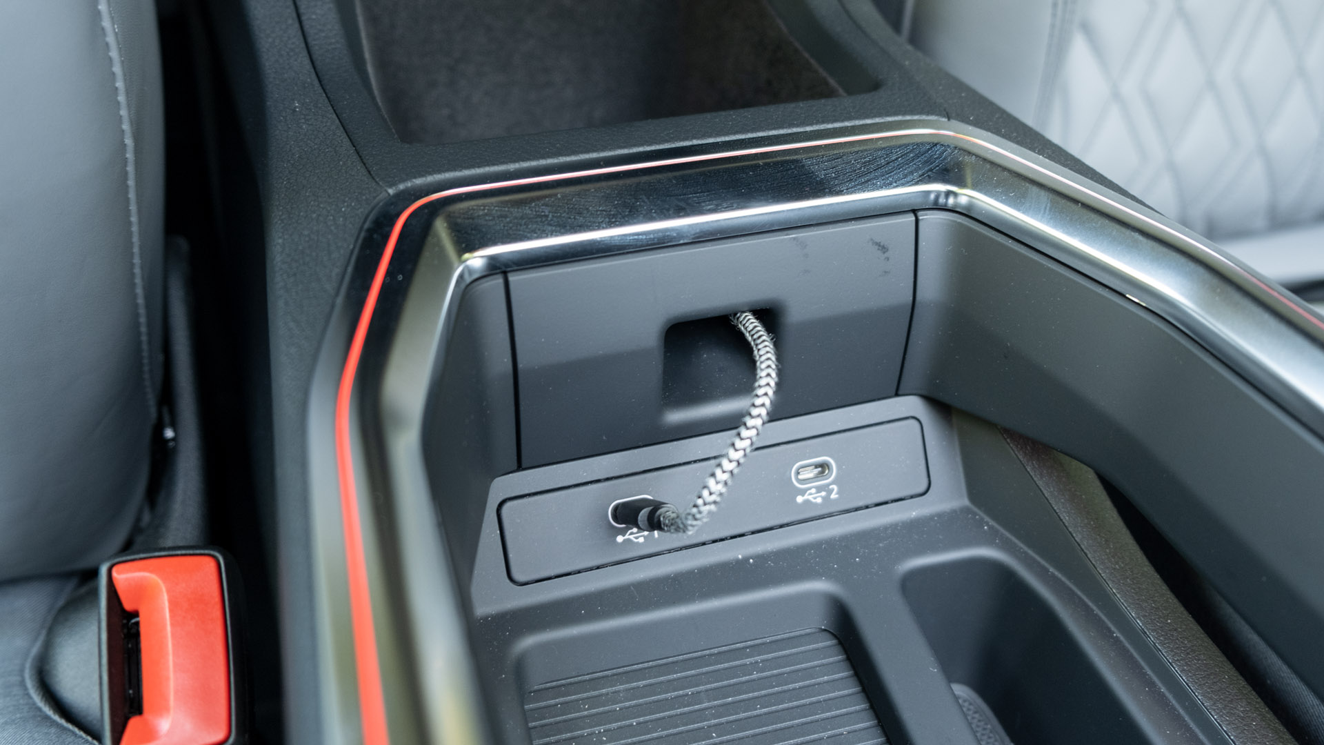 Audi e-tron S USB design