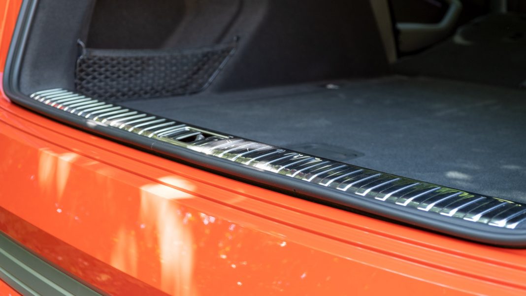 Audi e-tron S boot lip