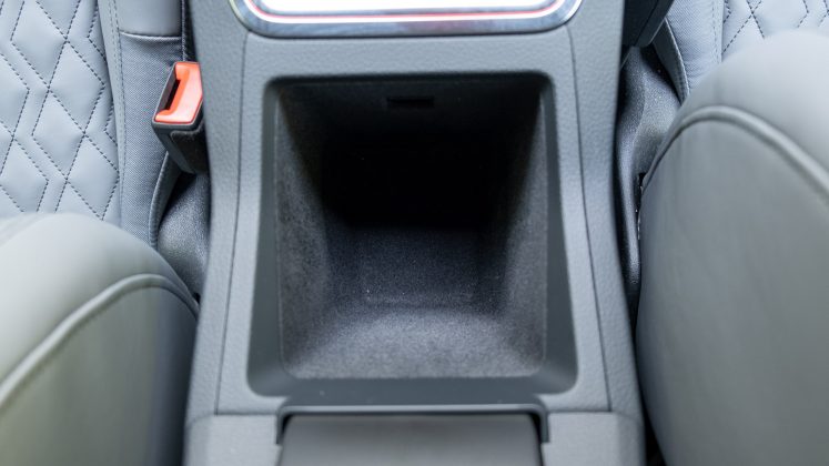 Audi e-tron S centre armrest
