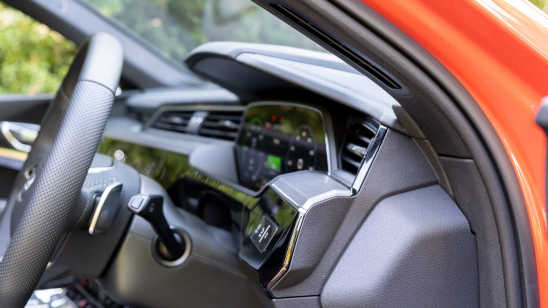 Audi e-tron S cluster design