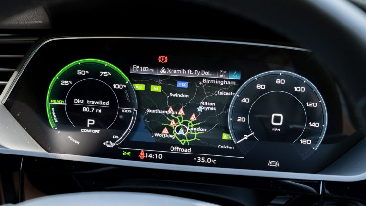 Audi e-tron S instrument cluster maps