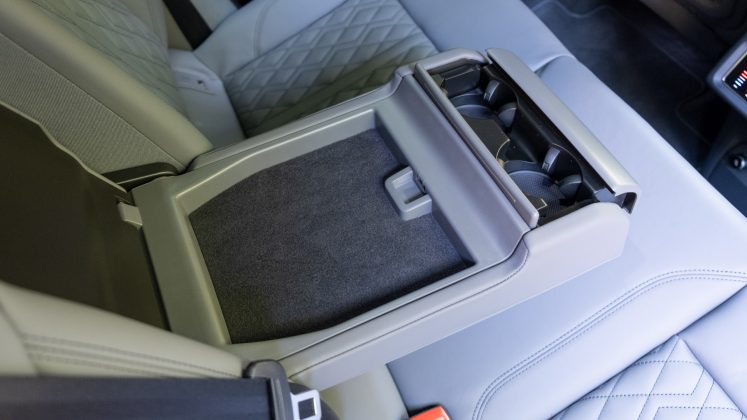 Audi e-tron S rear armrest