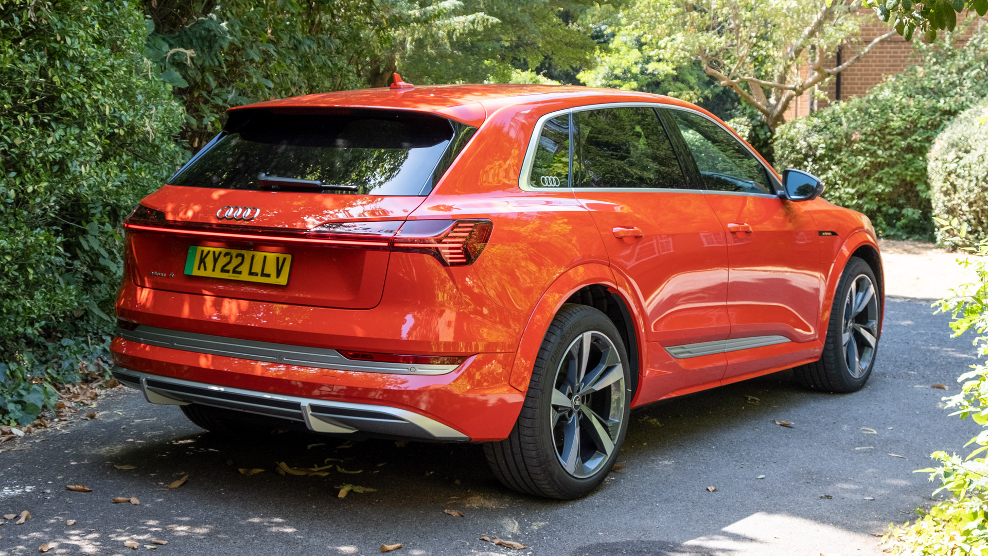 Audi e-tron S rear profile