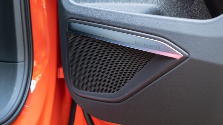 Audi e-tron S rear speaker