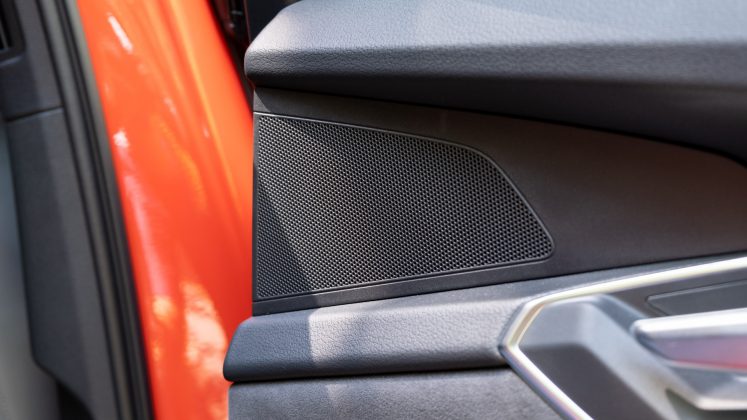 Audi e-tron S rear speakers