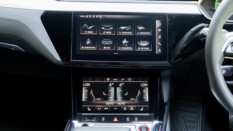 Audi e-tron S screens