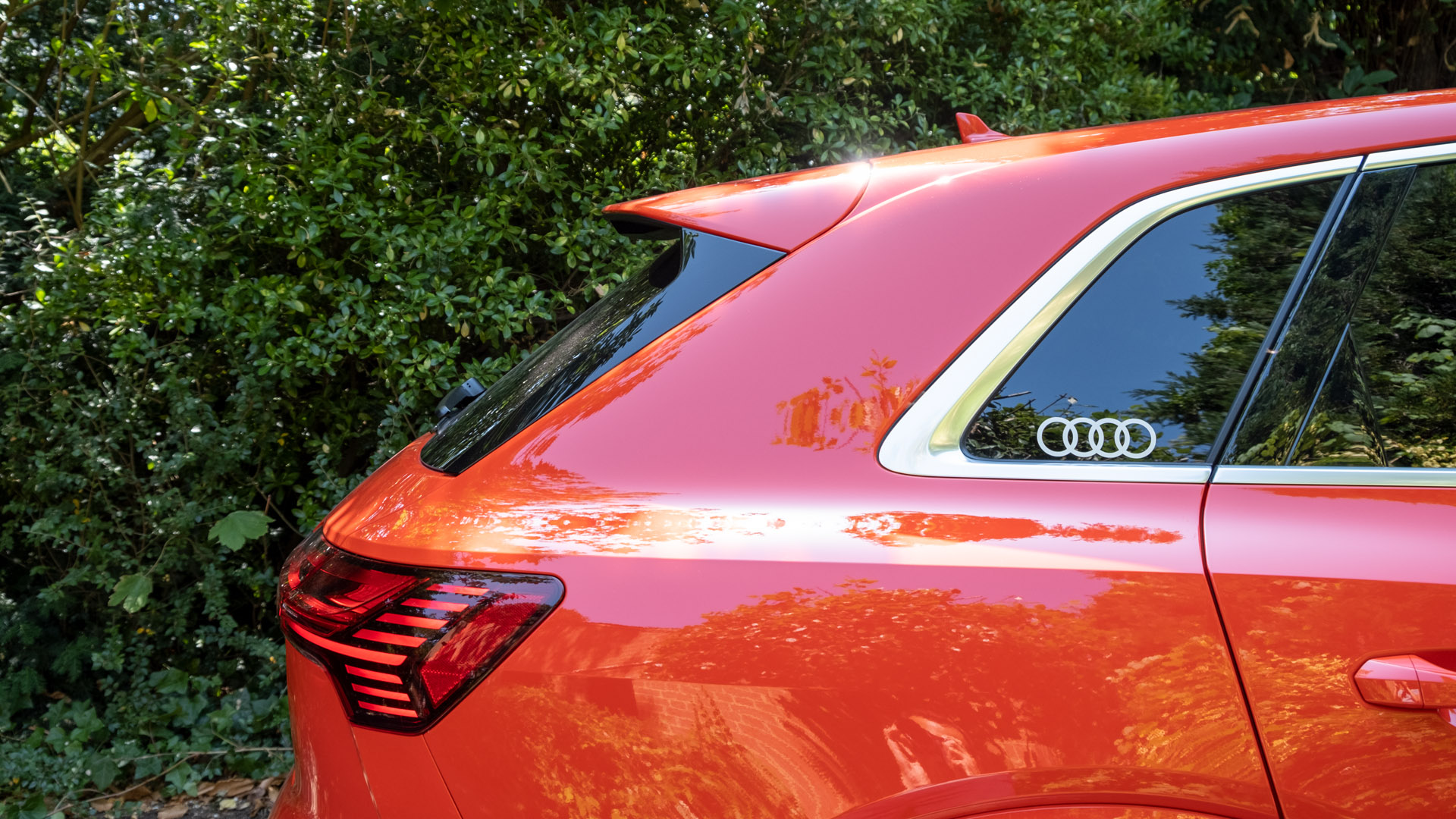 Audi e-tron S spoiler