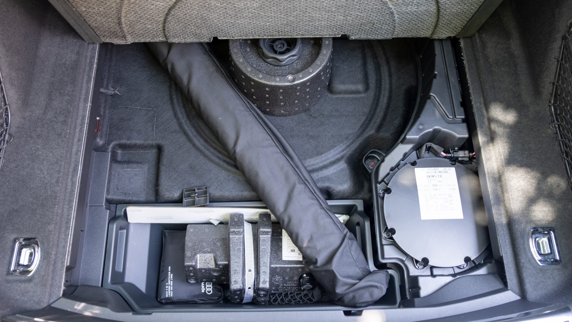 Audi e-tron S underfloor storage