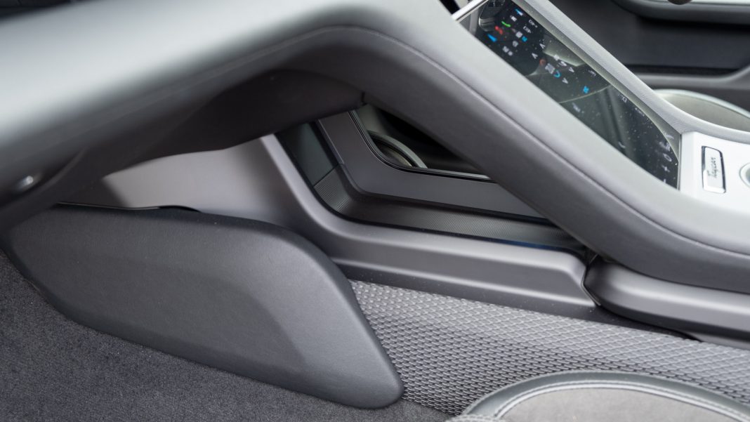 Porsche Taycan Cross Turismo centre console