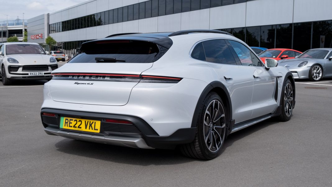 Porsche Taycan Cross Turismo handling