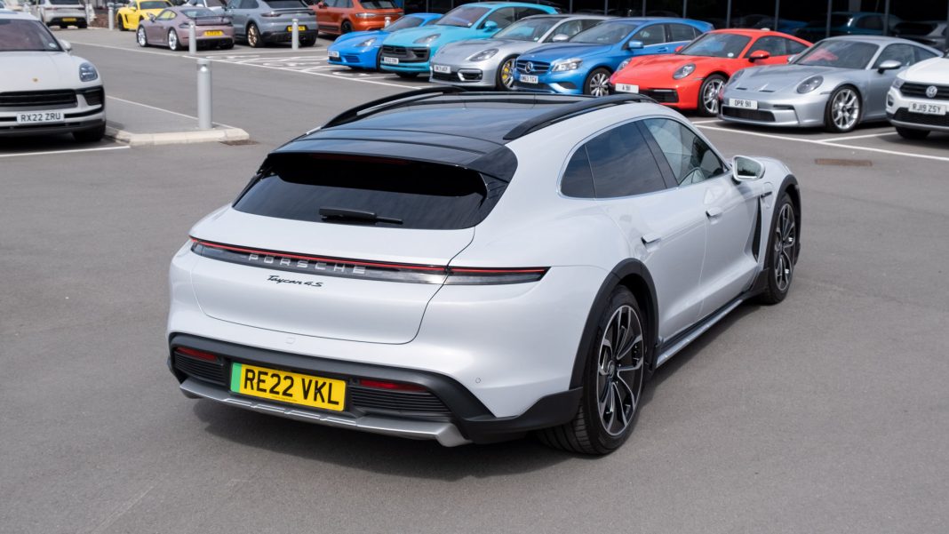 Porsche Taycan Cross Turismo look