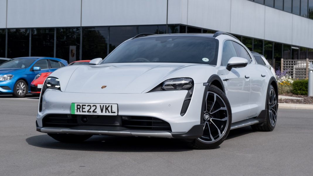 Porsche Taycan Cross Turismo looks