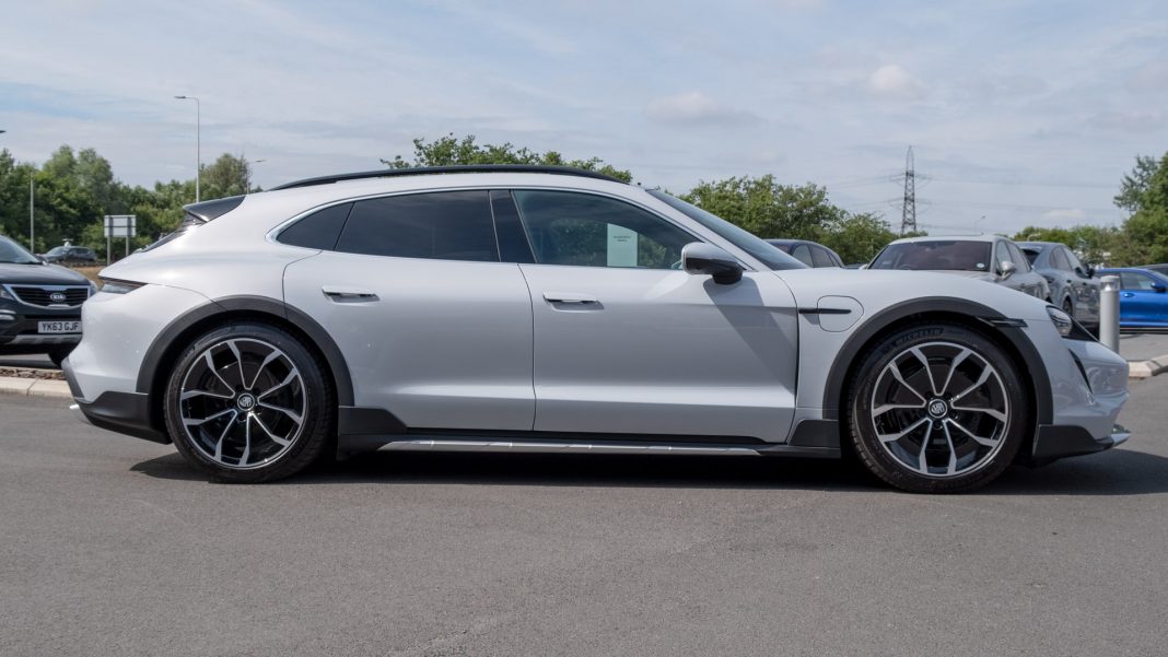 Porsche Taycan Cross Turismo side