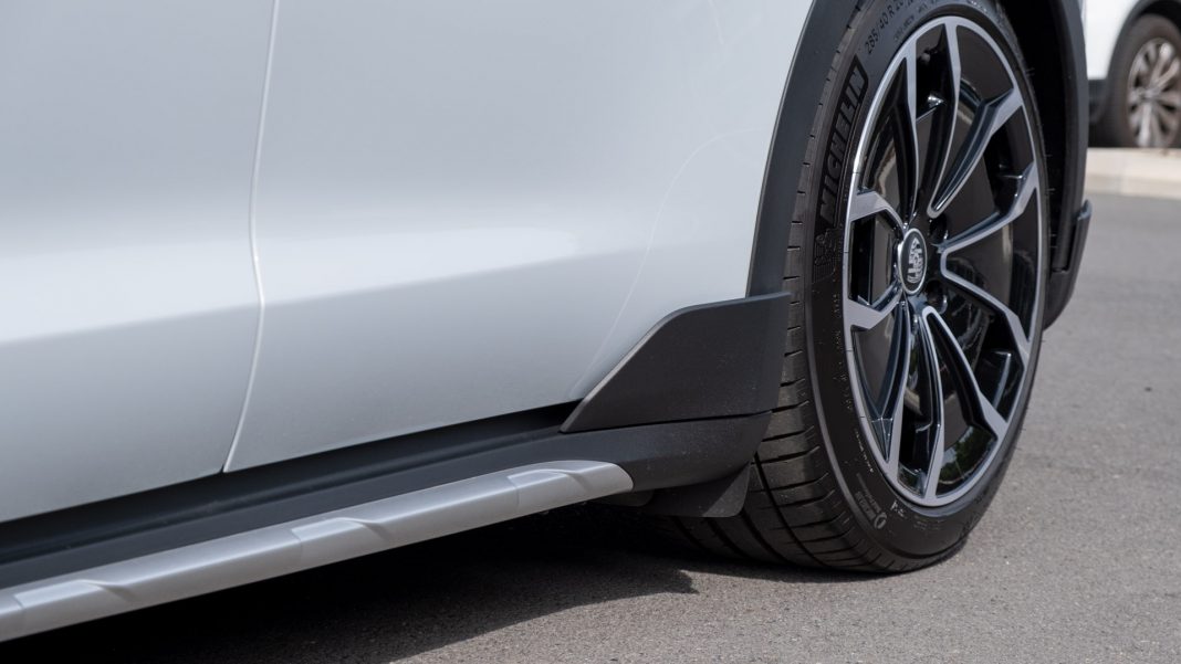Porsche Taycan Cross Turismo side skirt