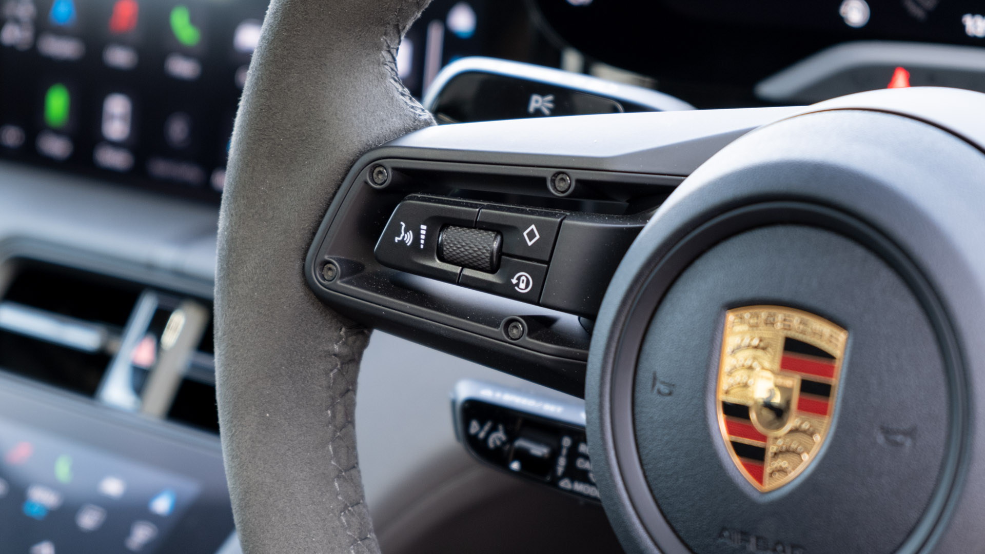 Porsche Taycan Cross Turismo steering buttons