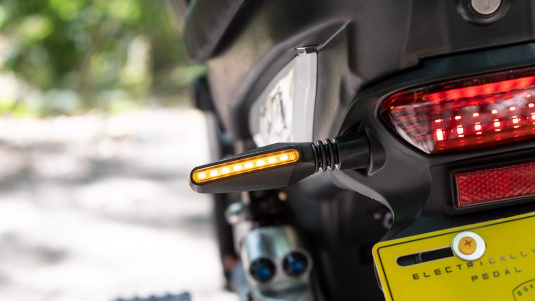 Eskuta SX-250 rear indicator