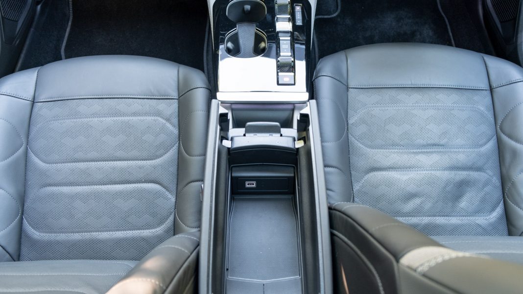 Citroen C5 X centre console