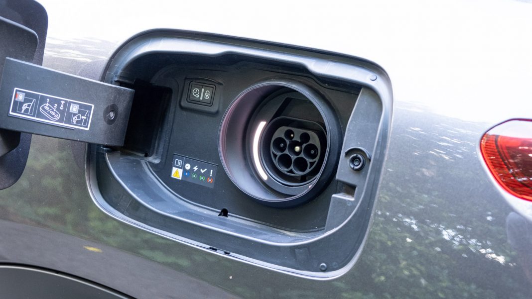 Citroen C5 X charging port