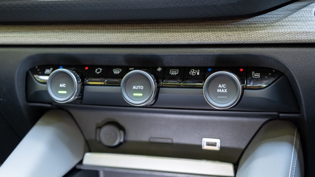 Citroen C5 X climate controls