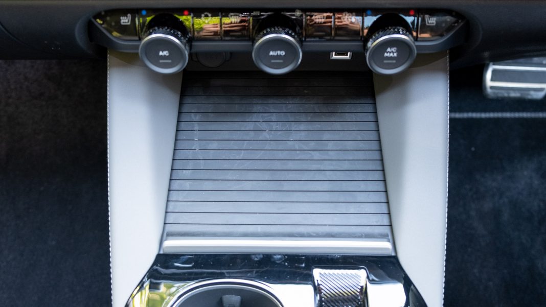 Citroen C5 X front compartment