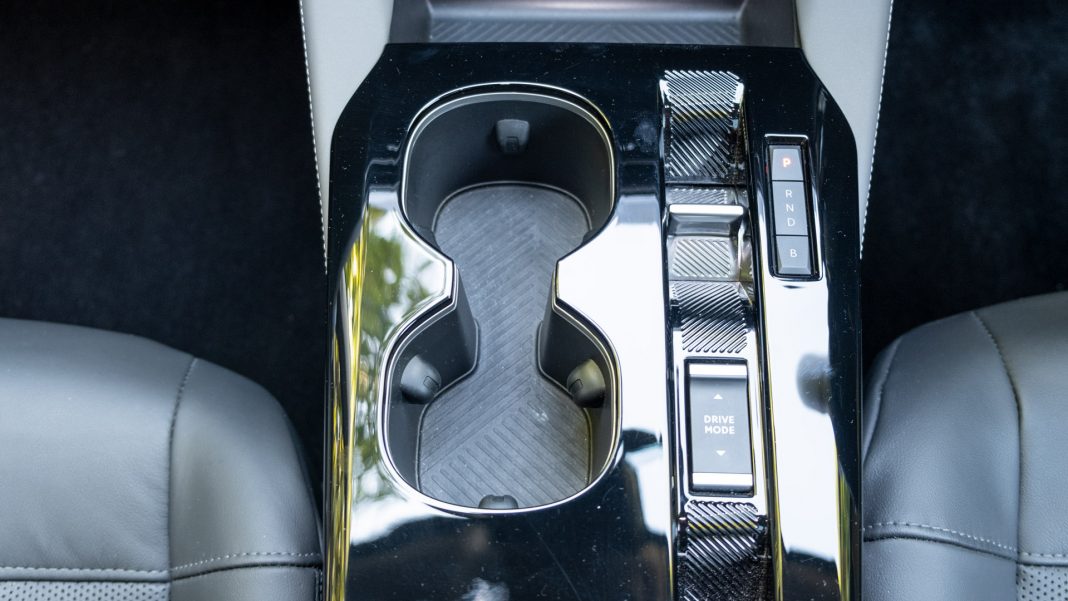 Citroen C5 X front cupholders