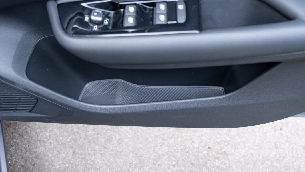 Citroen C5 X front door compartment