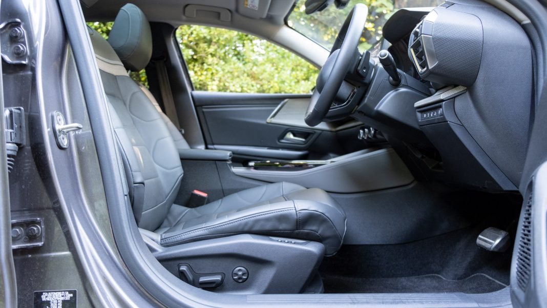 Citroen C5 X front seat