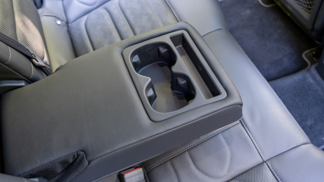 Citroen C5 X rear cupholders