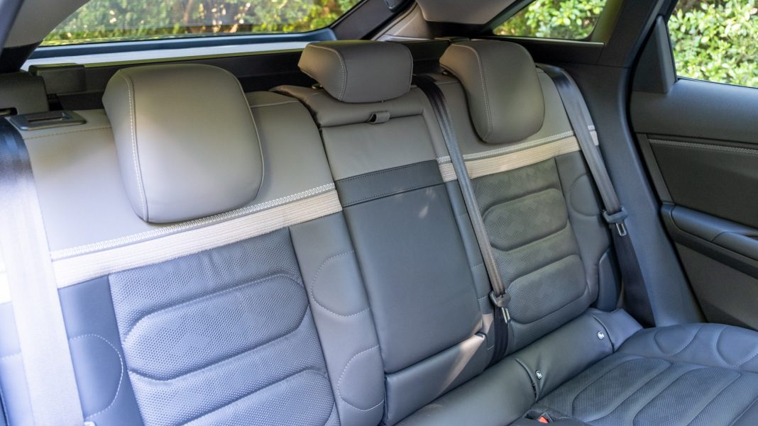 Citroen C5 X rear seats