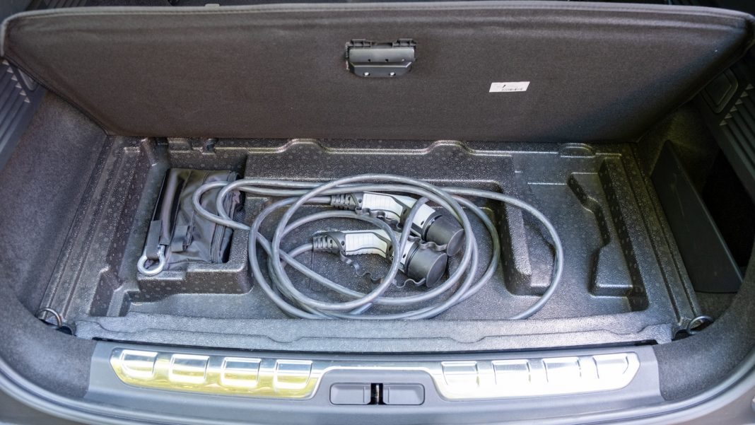 Citroen C5 X underfloor storage