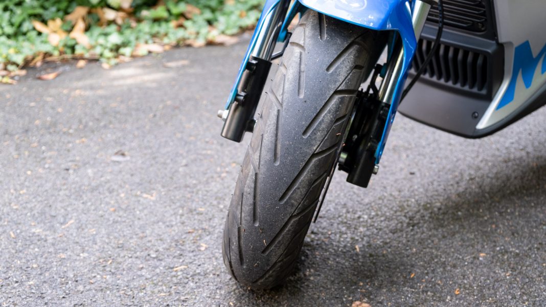 Sunra Miku Super tyre