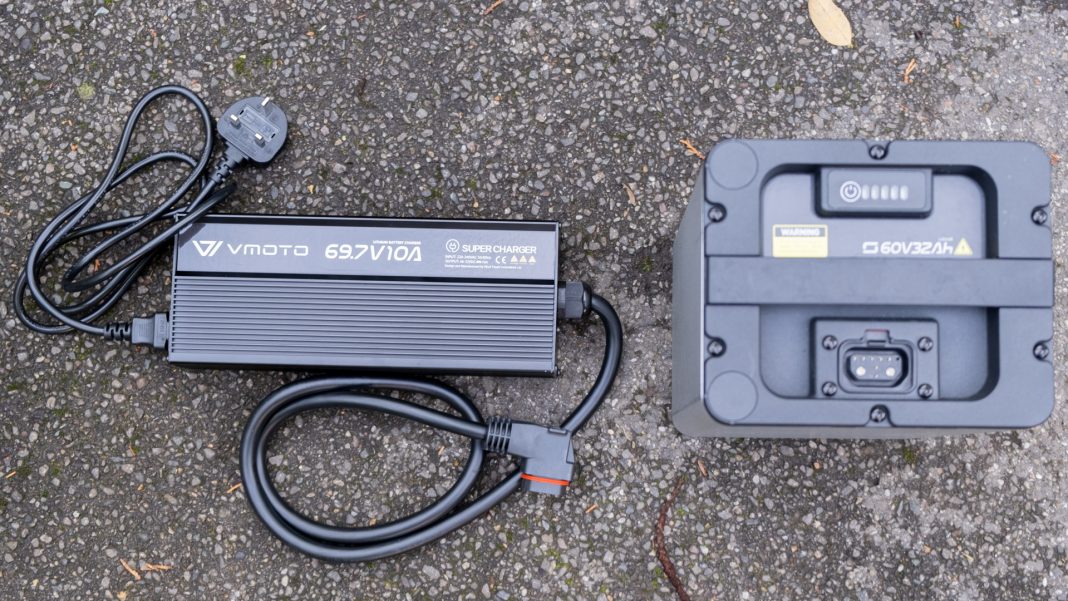 Super Soco TS Street Hunter charging battery