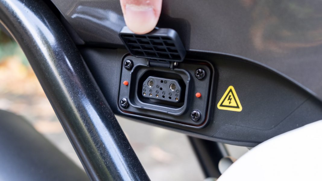 Super Soco TS Street Hunter charging port