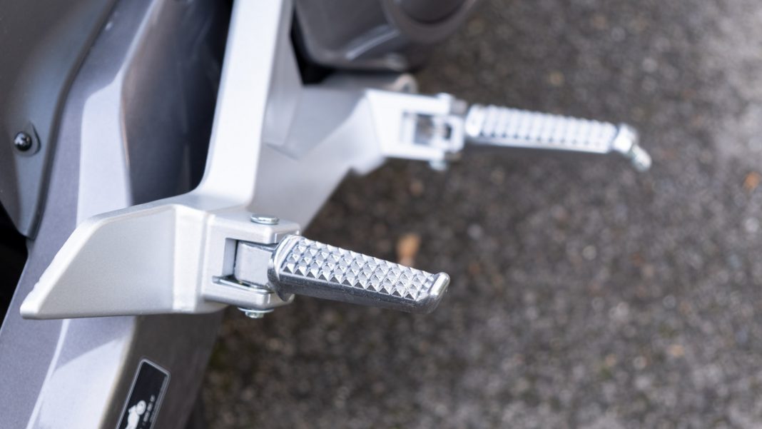 Super Soco TS Street Hunter footstand