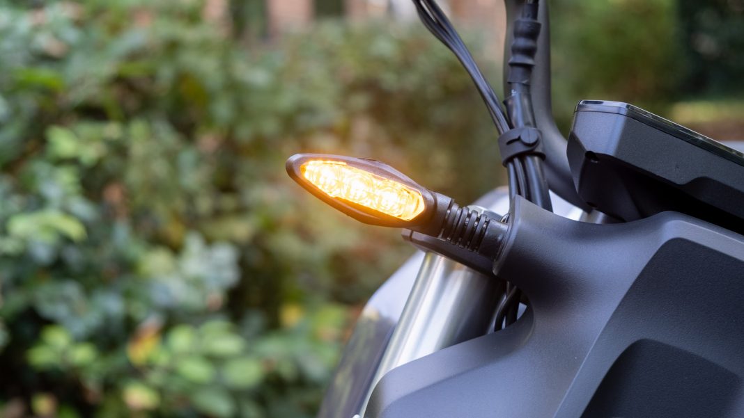 Super Soco TS Street Hunter front indicator