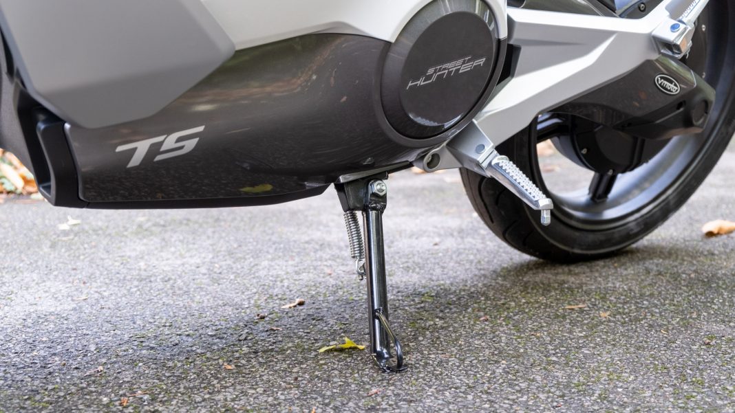 Super Soco TS Street Hunter kickstand