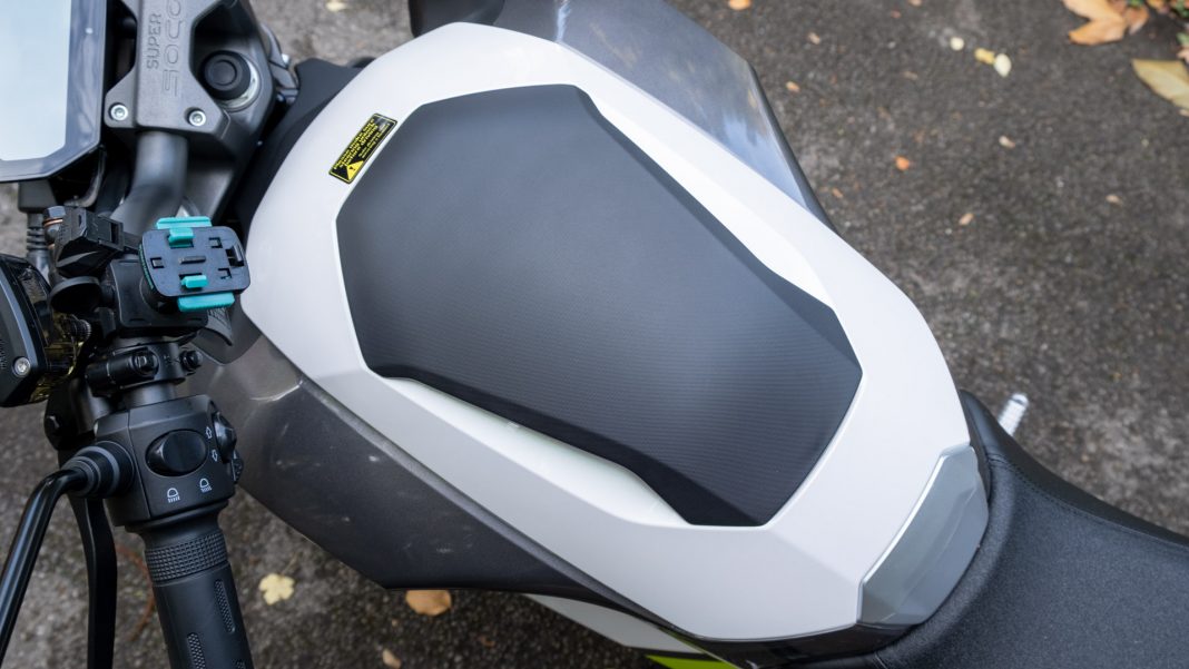 Super Soco TS Street Hunter storage