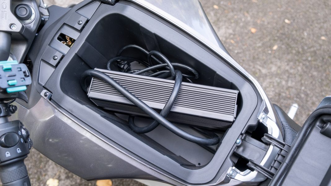 Super Soco TS Street Hunter storage space