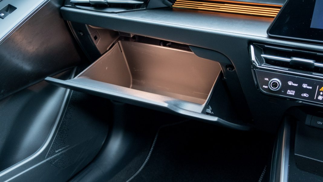 Kia Niro EV glove box